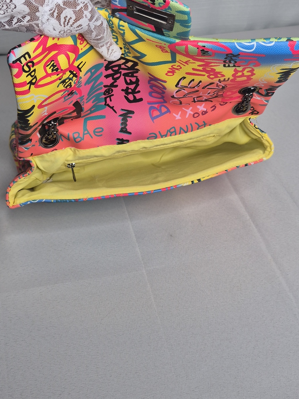 Graffiti Print Chain Shoulder Bag - Multicolor - Picture 6 of 12